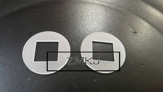Forma de encargo óptica de Windows del zafiro del solo cristal Al2O3 con el agujero redondo cuadrado