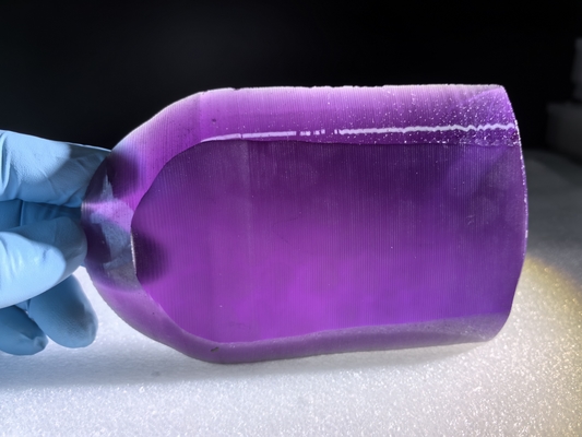 comprar Fabricado a medida en un laboratorio de corte libre púrpura 99,999% zafiro cristal único para piedras preciosas Fabricación en línea
