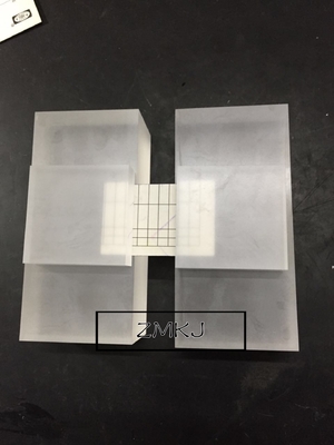 comprar Piezas crudas del zafiro Al2O3, sola conductividad termal del bloque de cristal del zafiro alta Fabricación en línea